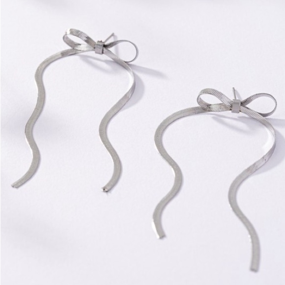 Silver Skinny Herringbone Bow Earrings (9000)